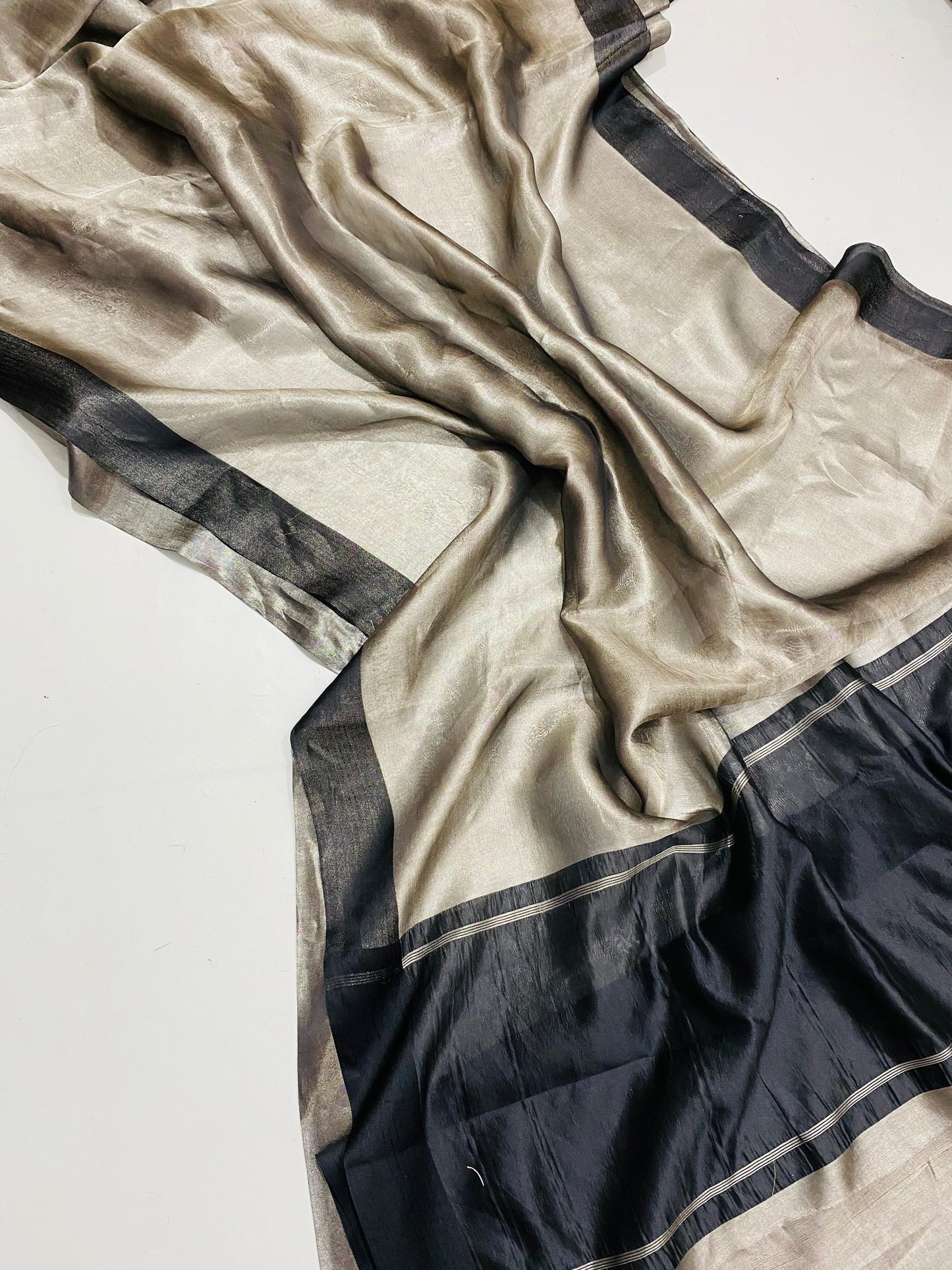 Banaras Pure Tissue Soft Silk Saree with Luxurious Weaves & Royal Elegance