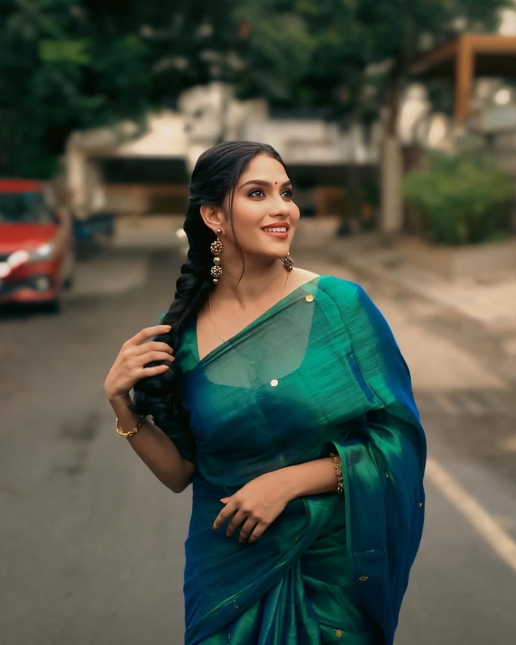 Pure Handloom Soft Tissue Silk Sarees with Sheer Pallu & Golden Accents