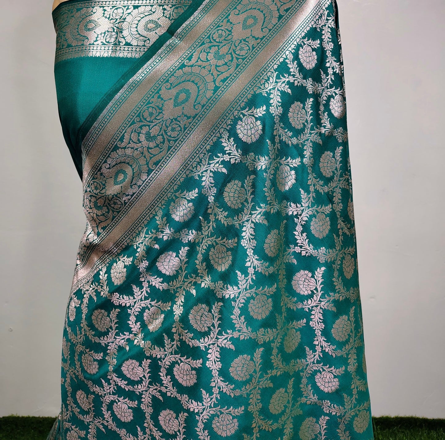 Elegant Banaras Handloom Opara Katan Silk Woven Saree – Timeless Tradition & Luxury